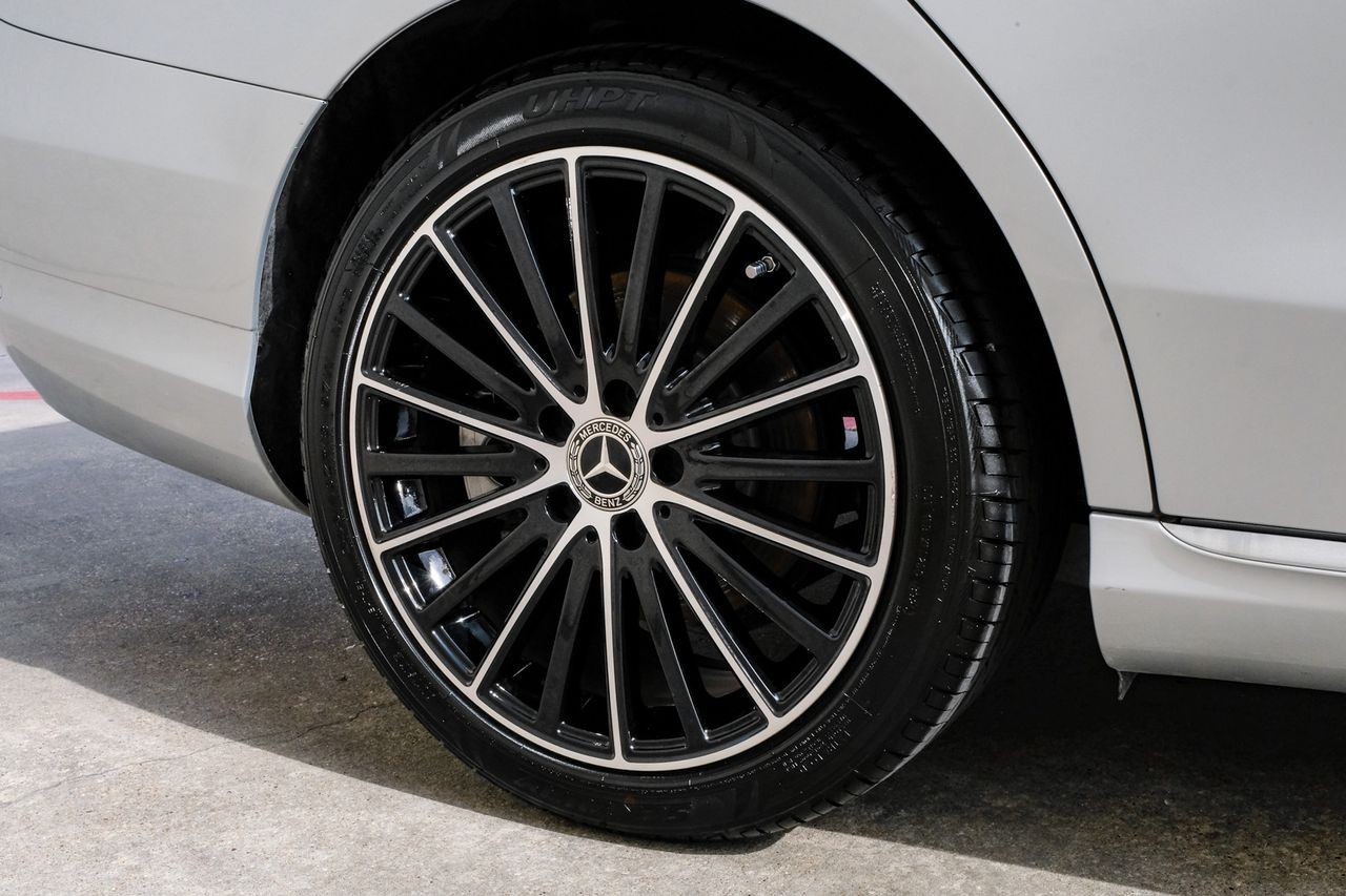 Mercedes-Benz C 300 Vehicle Main Gallery Image 54