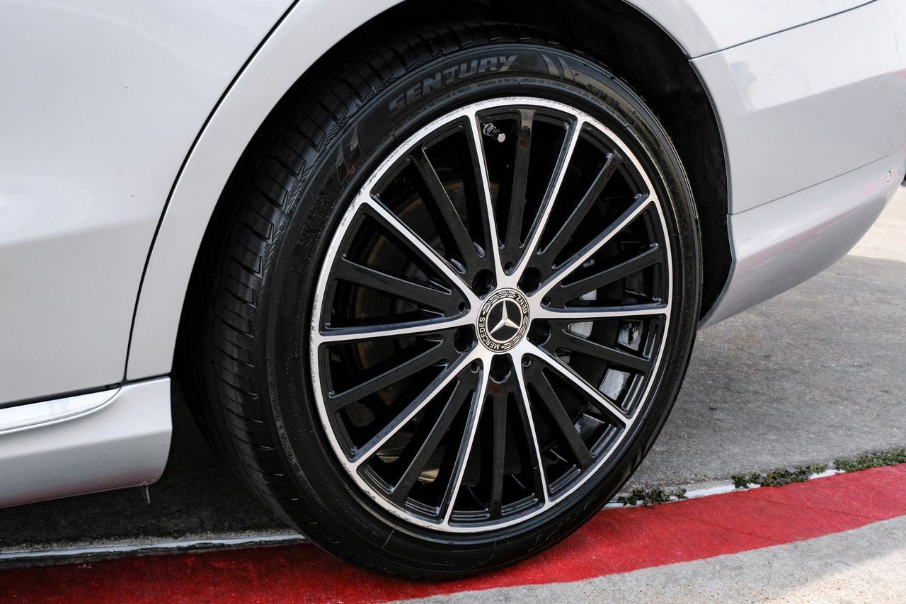 Mercedes-Benz C 300 Vehicle Main Gallery Image 57