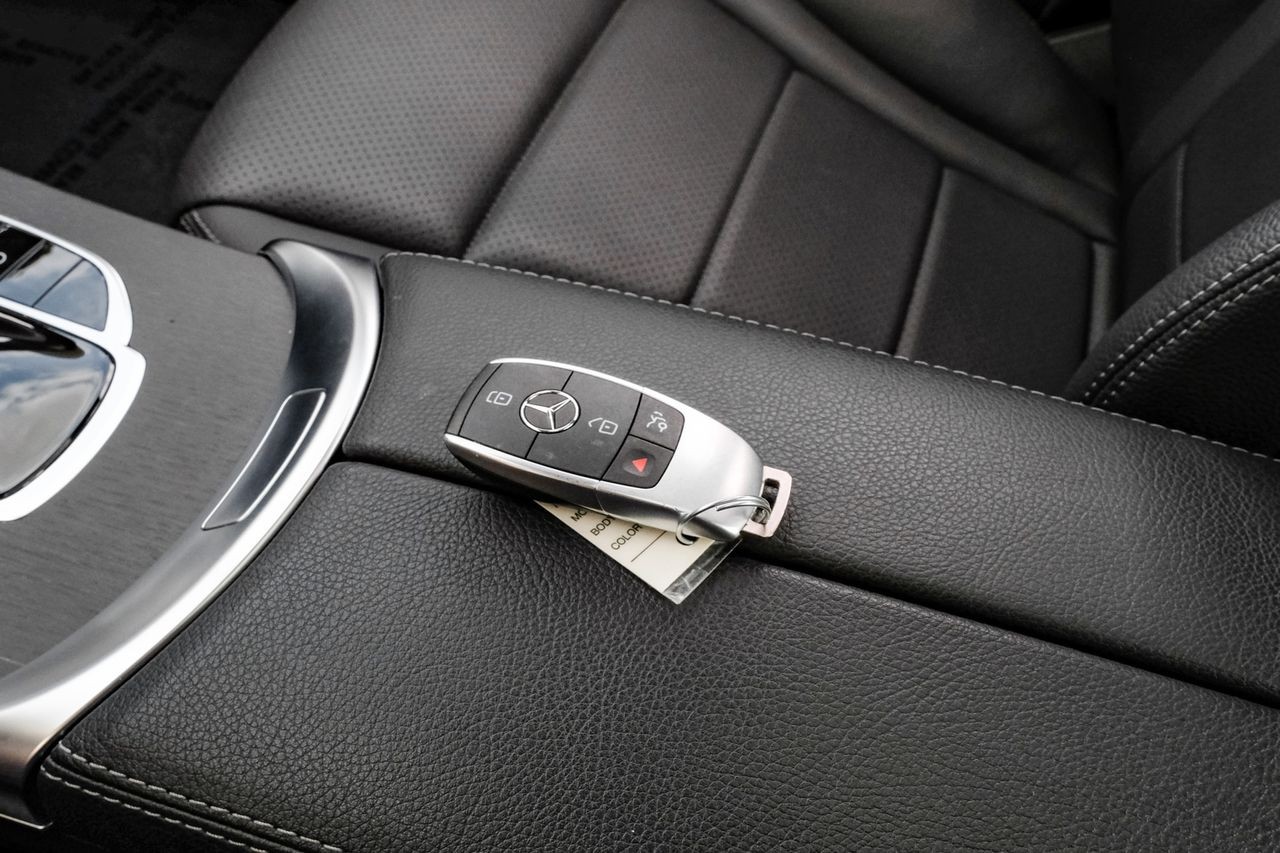 Mercedes-Benz C 300 Vehicle Main Gallery Image 58