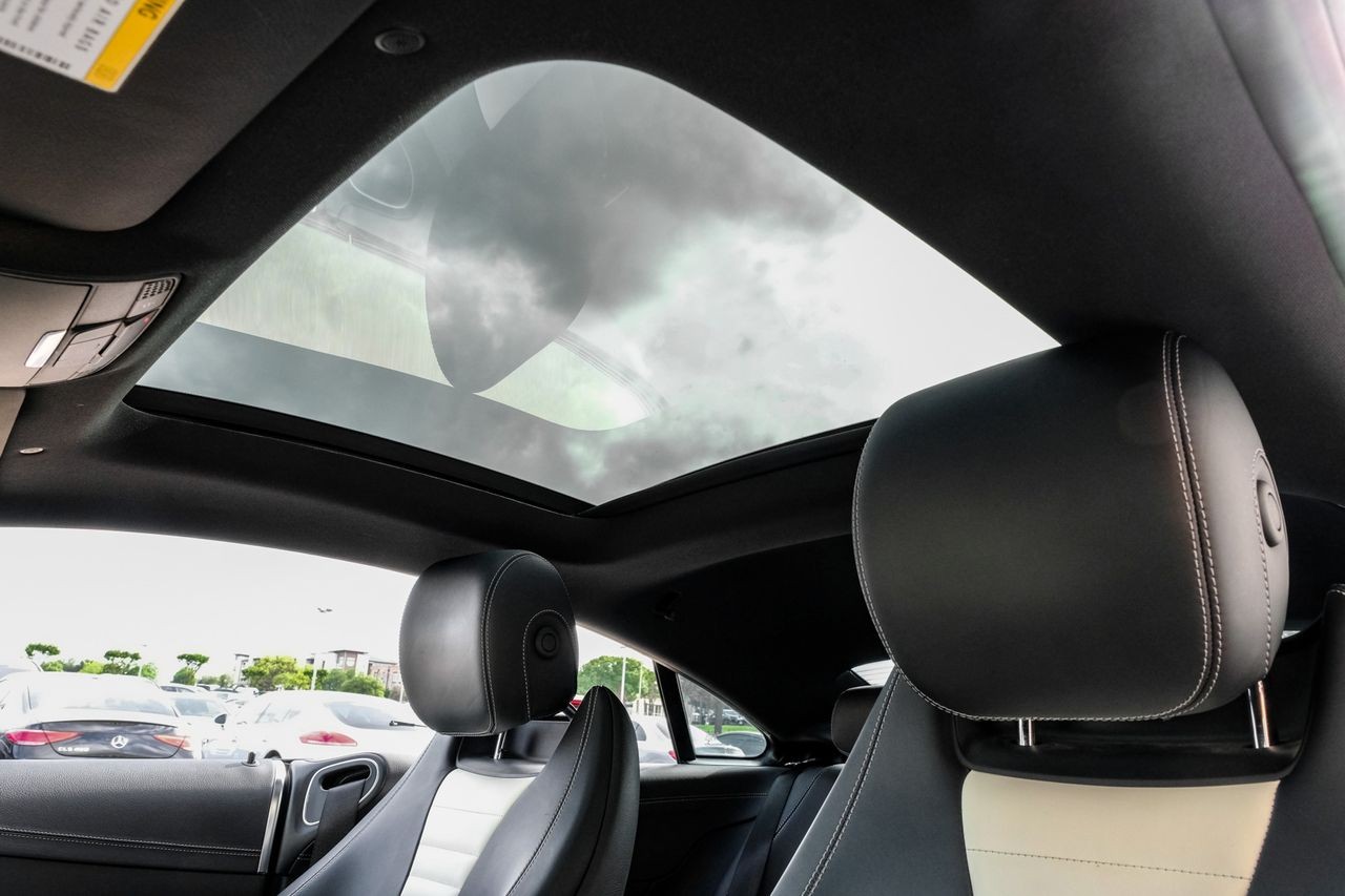 Mercedes-Benz E 450 Vehicle Main Gallery Image 05