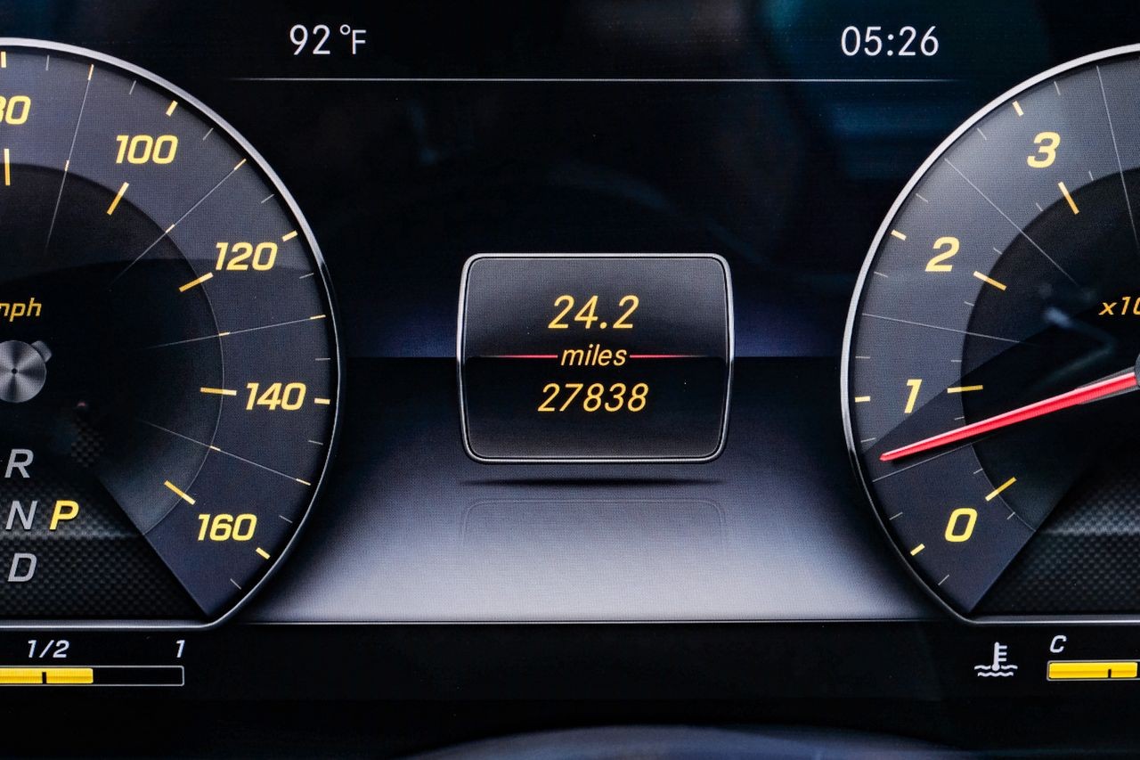 Mercedes-Benz E 450 Vehicle Main Gallery Image 18