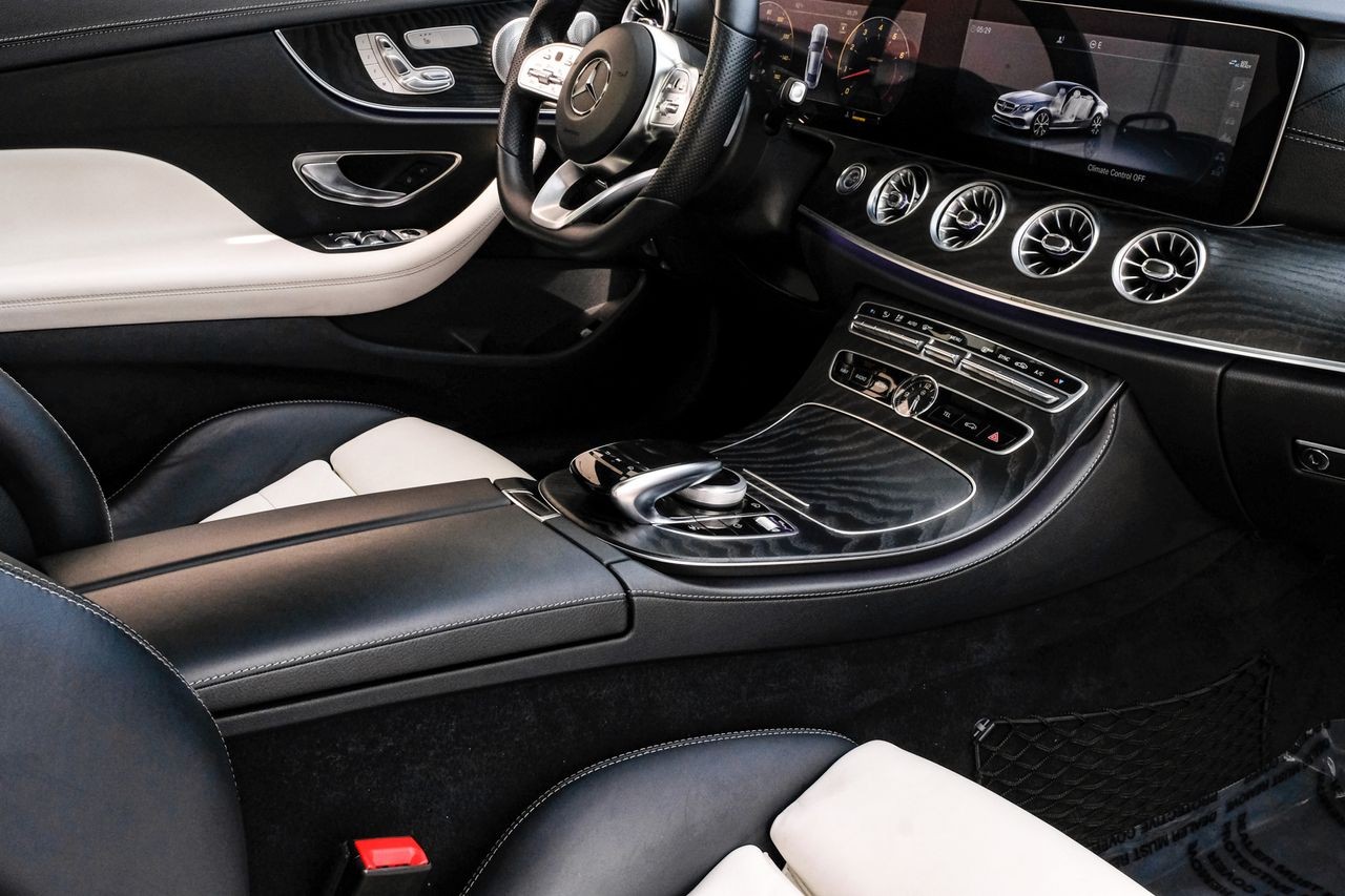 Mercedes-Benz E 450 Vehicle Main Gallery Image 21