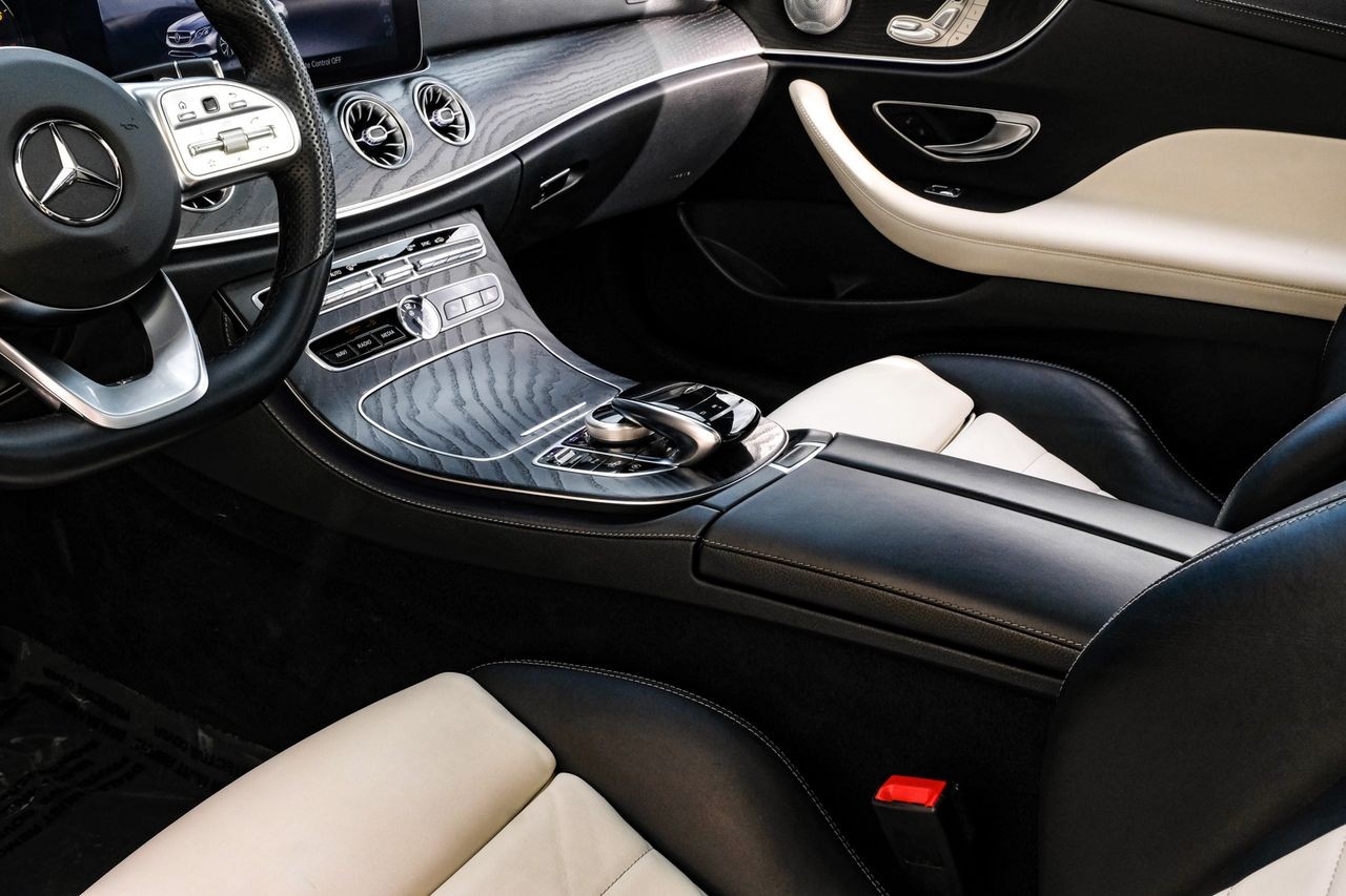 Mercedes-Benz E 450 Vehicle Main Gallery Image 22