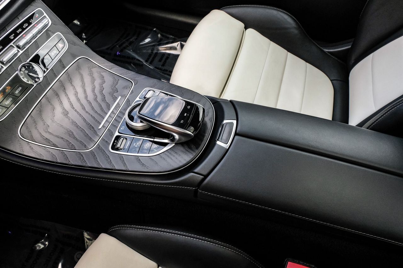 Mercedes-Benz E 450 Vehicle Main Gallery Image 23