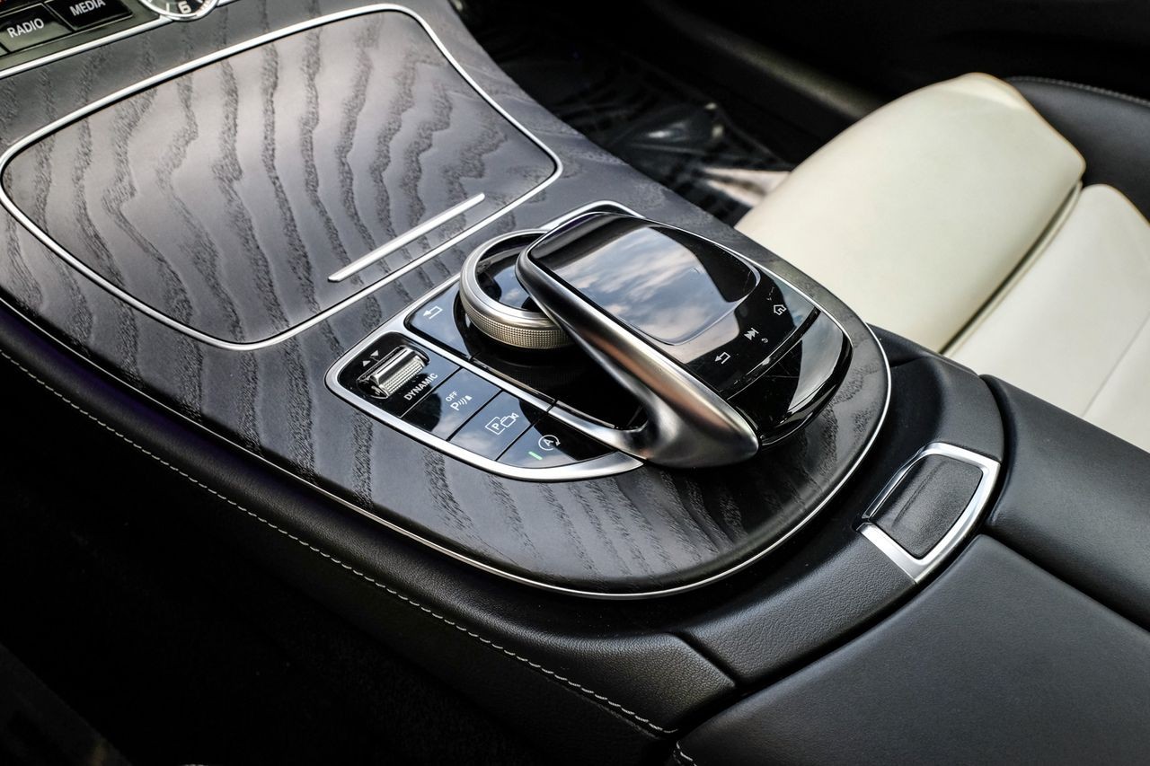 Mercedes-Benz E 450 Vehicle Main Gallery Image 24