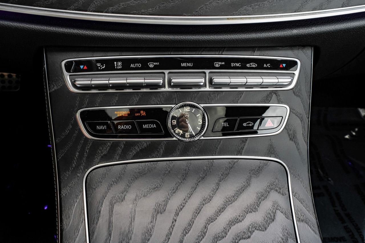 Mercedes-Benz E 450 Vehicle Main Gallery Image 25