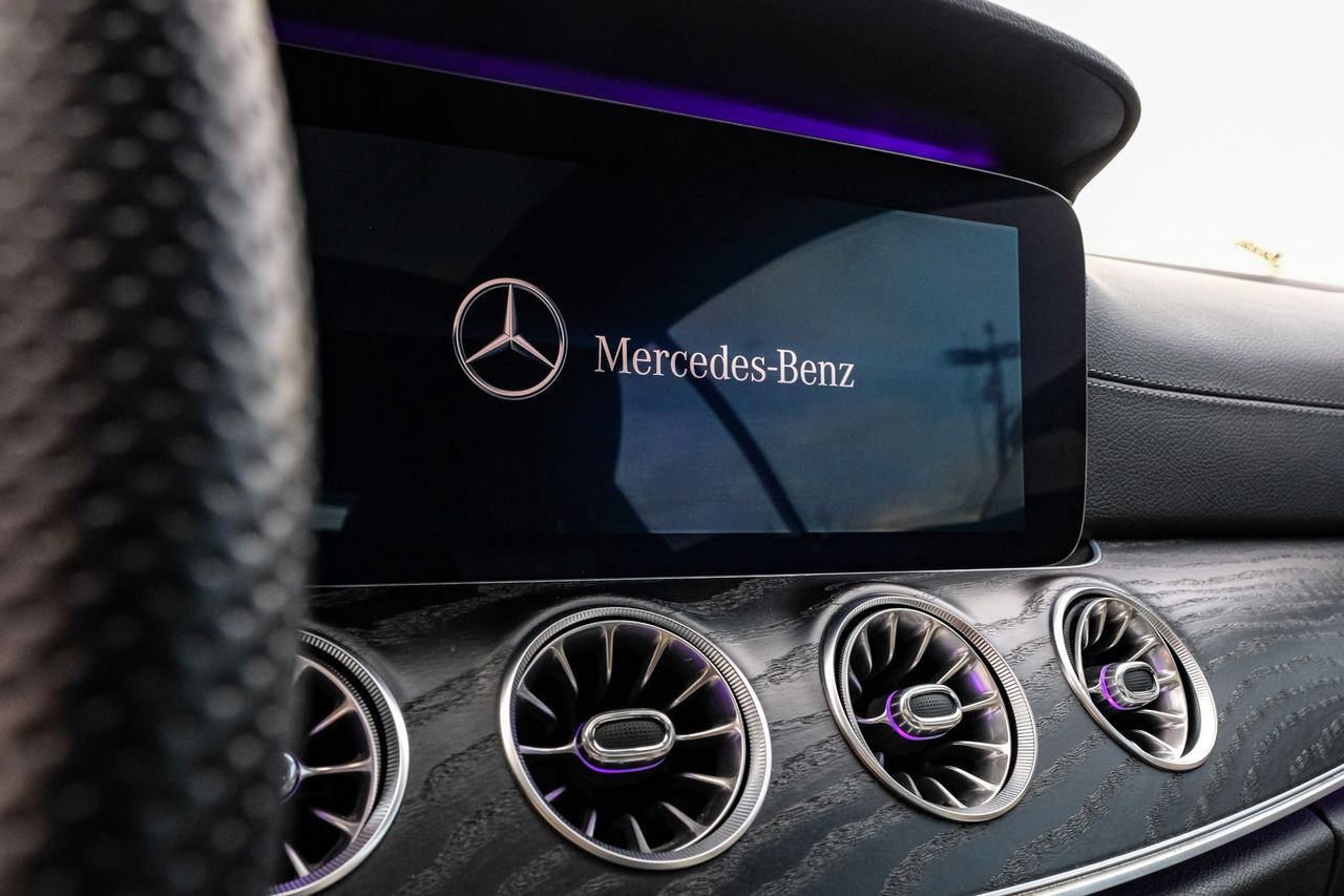 Mercedes-Benz E 450 Vehicle Main Gallery Image 27
