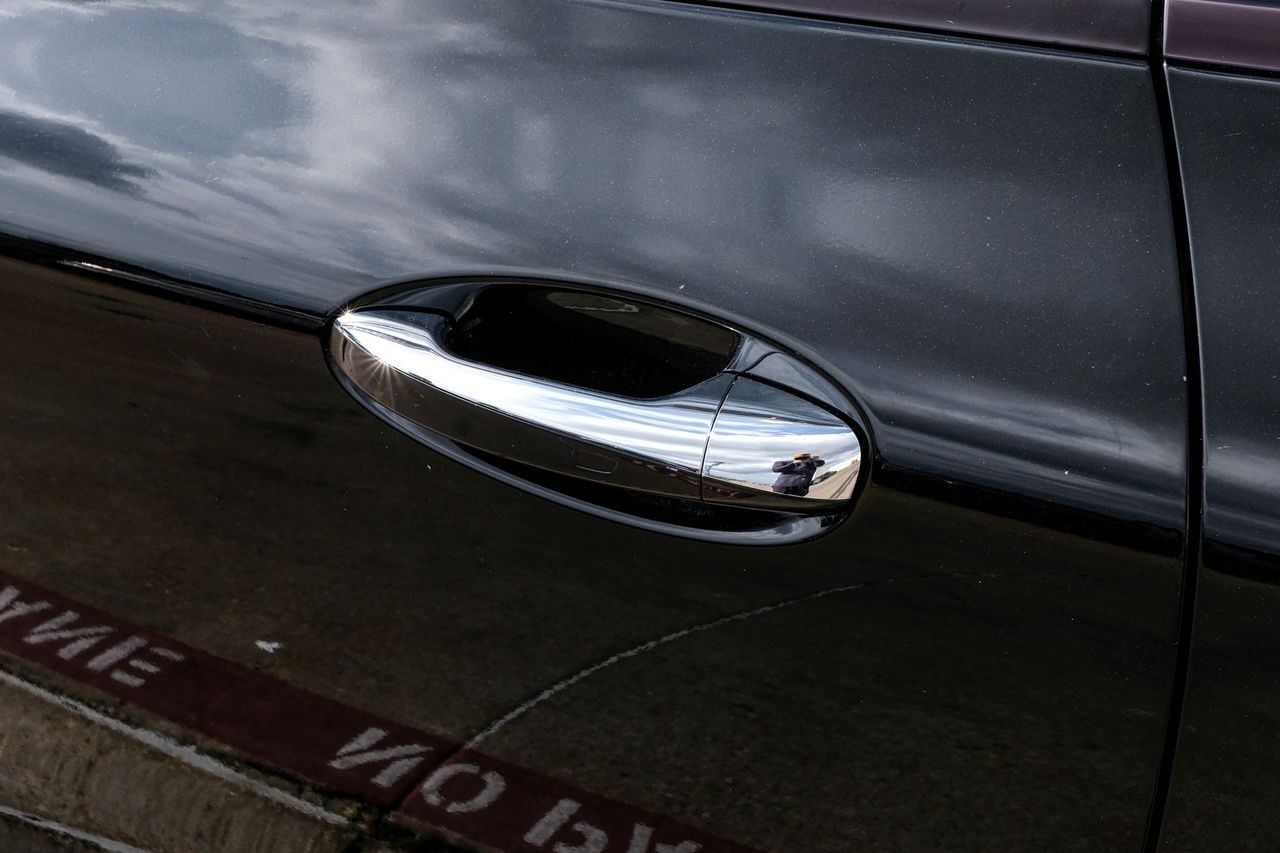 Mercedes-Benz E 450 Vehicle Main Gallery Image 40