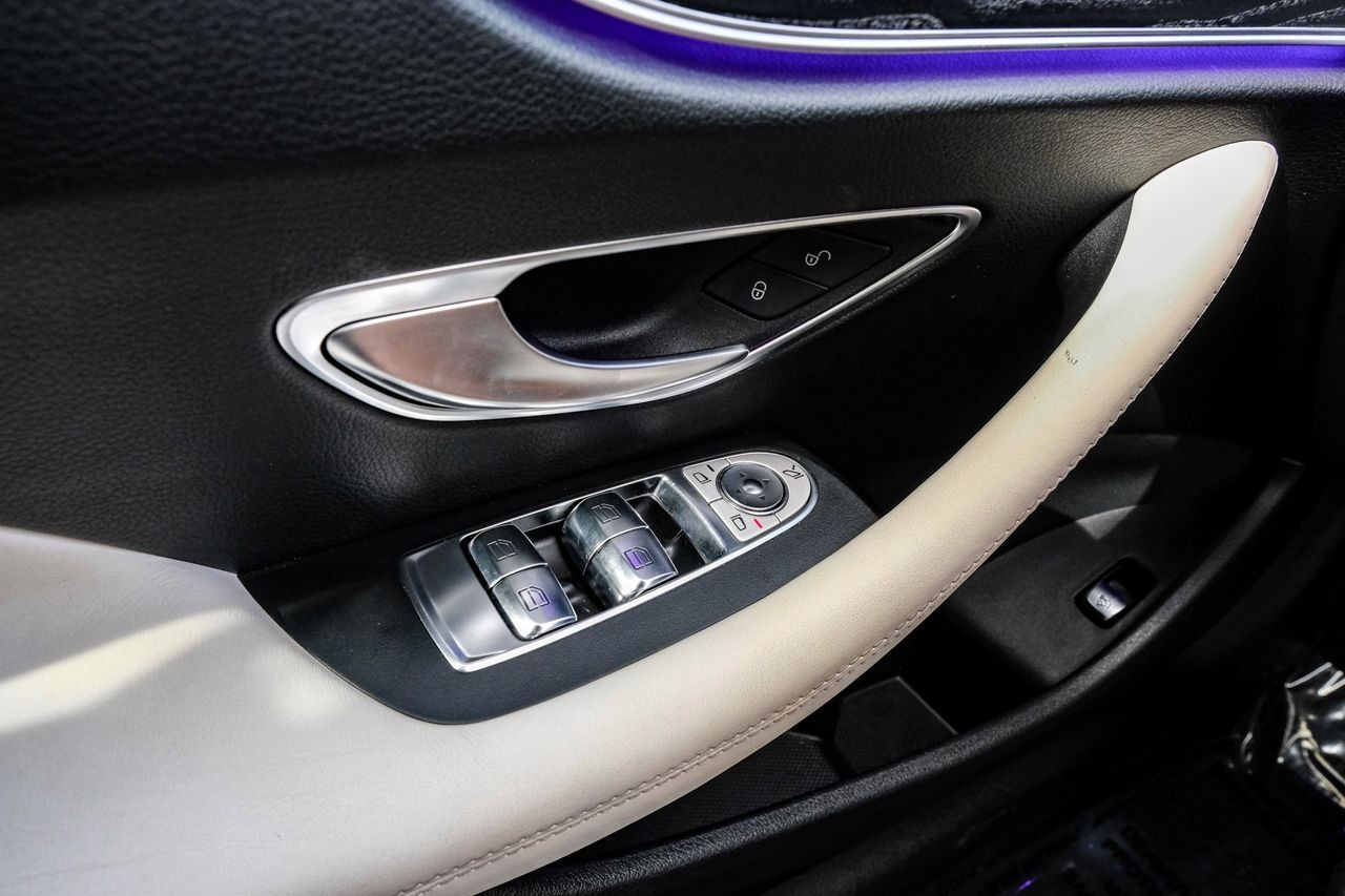 Mercedes-Benz E 450 Vehicle Main Gallery Image 43