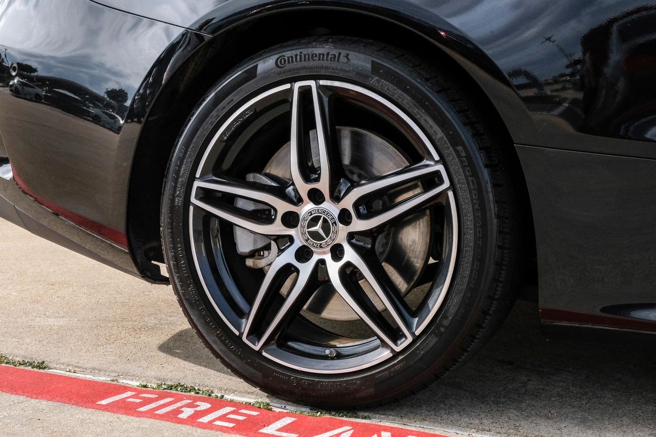 Mercedes-Benz E 450 Vehicle Main Gallery Image 52