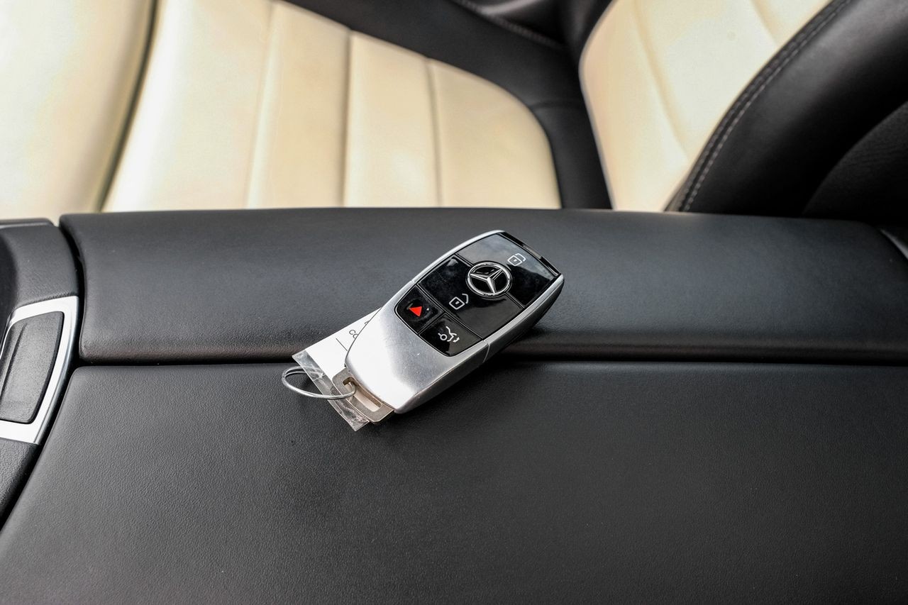 Mercedes-Benz E 450 Vehicle Main Gallery Image 56