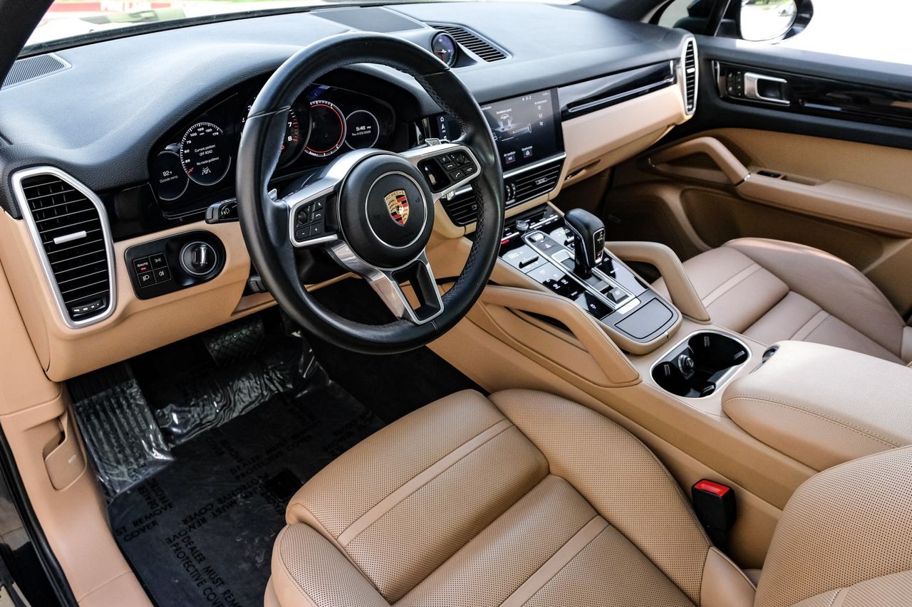 Porsche Cayenne Vehicle Main Gallery Image 03