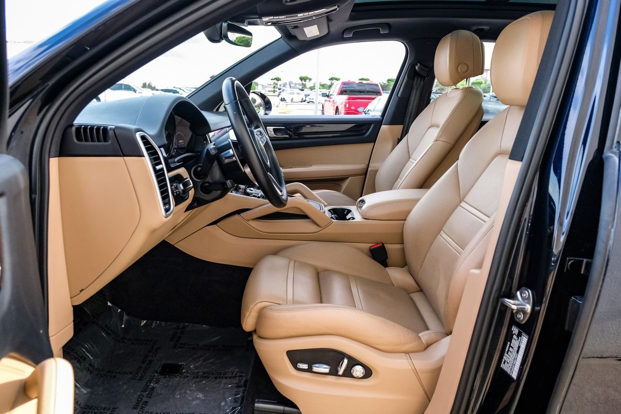 Porsche Cayenne Vehicle Main Gallery Image 04