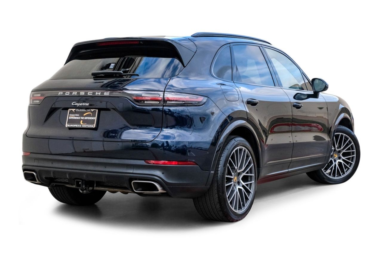 Porsche Cayenne Vehicle Main Gallery Image 09