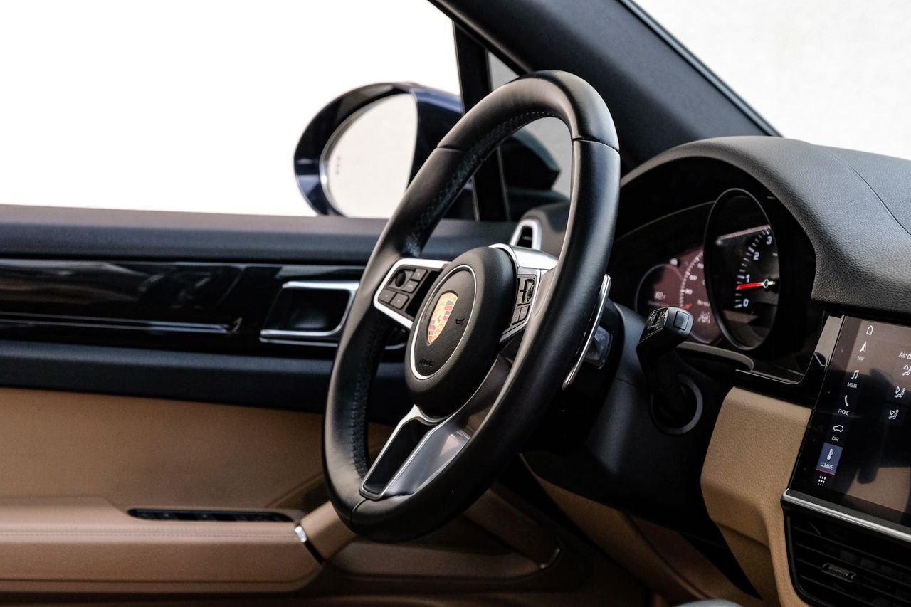 Porsche Cayenne Vehicle Main Gallery Image 14