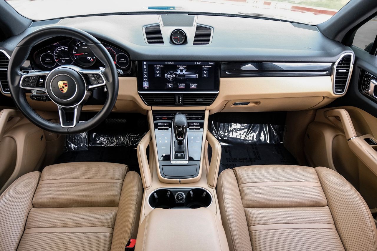 Porsche Cayenne Vehicle Main Gallery Image 15