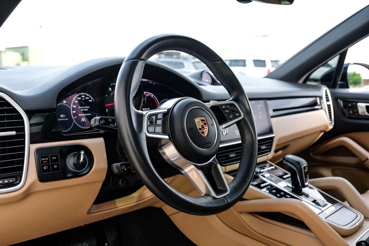 Porsche Cayenne Vehicle Main Gallery Image 16