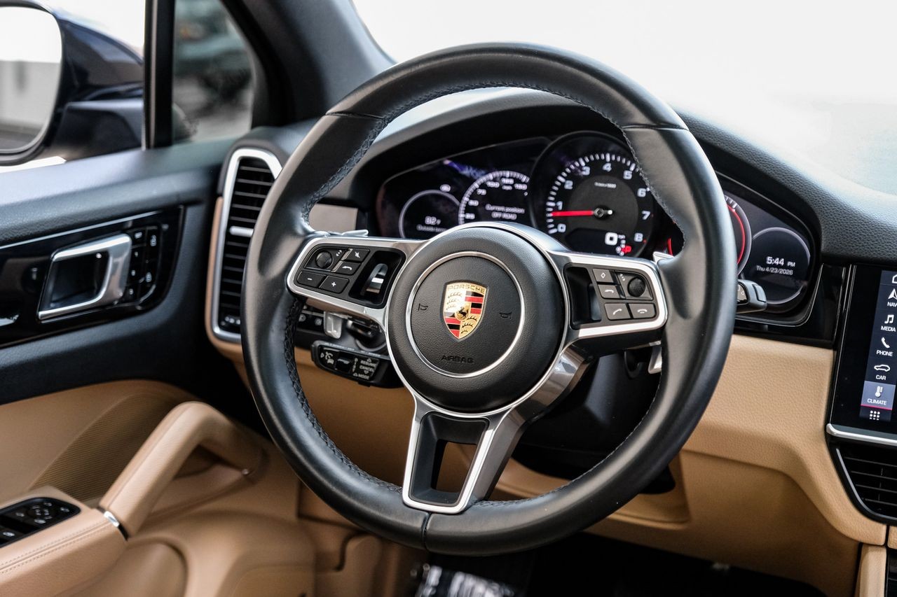Porsche Cayenne Vehicle Main Gallery Image 17