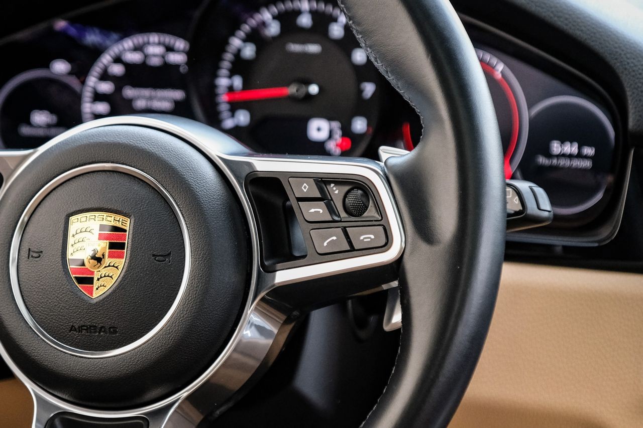 Porsche Cayenne Vehicle Main Gallery Image 19