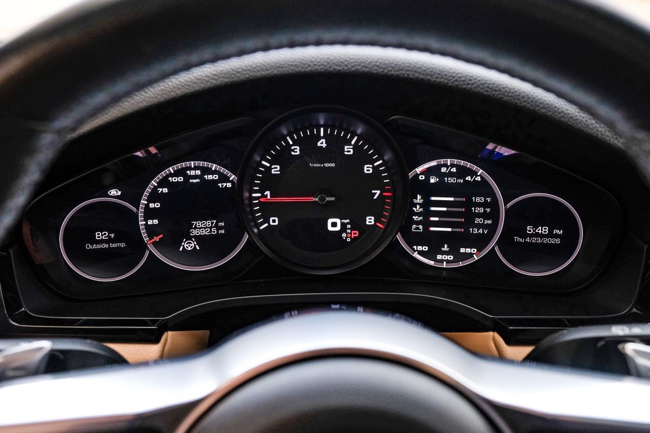 Porsche Cayenne Vehicle Main Gallery Image 20