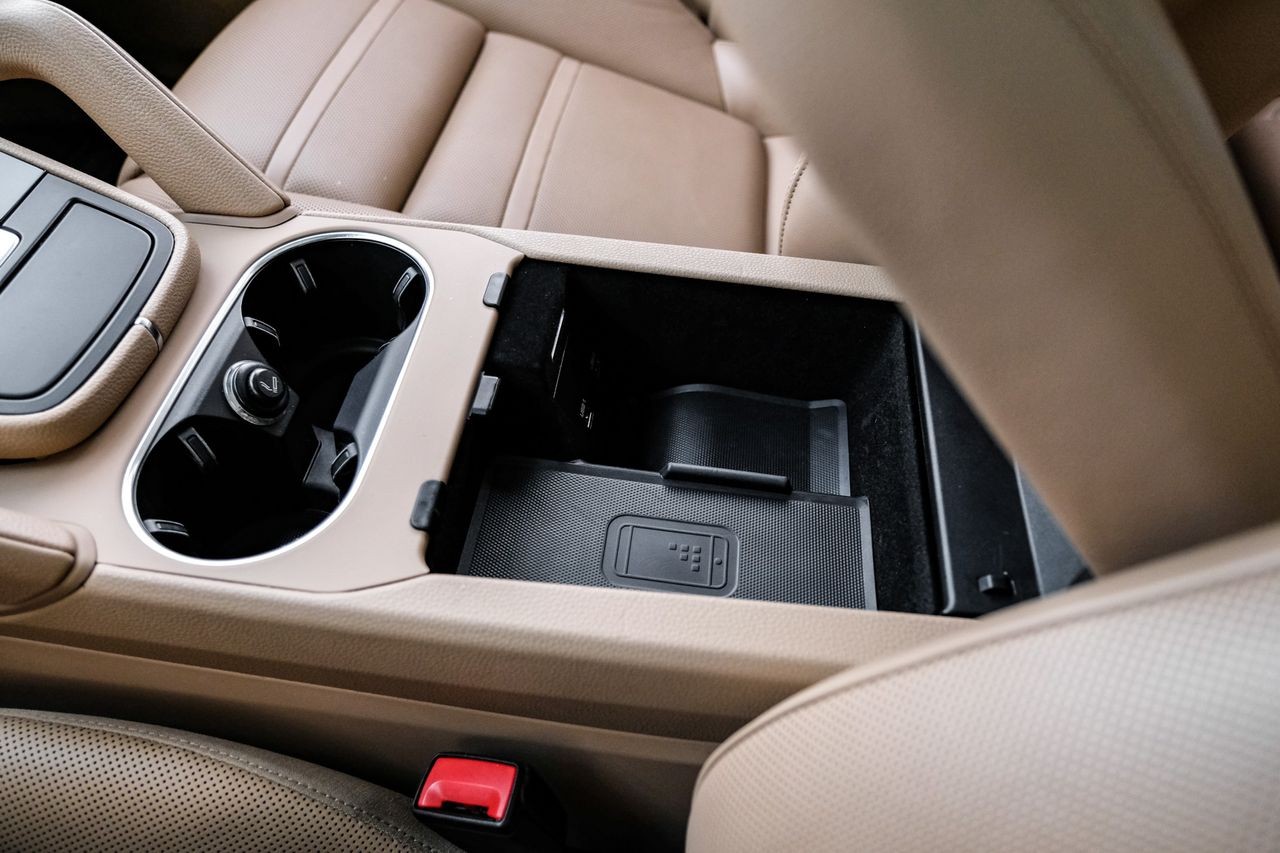 Porsche Cayenne Vehicle Main Gallery Image 30