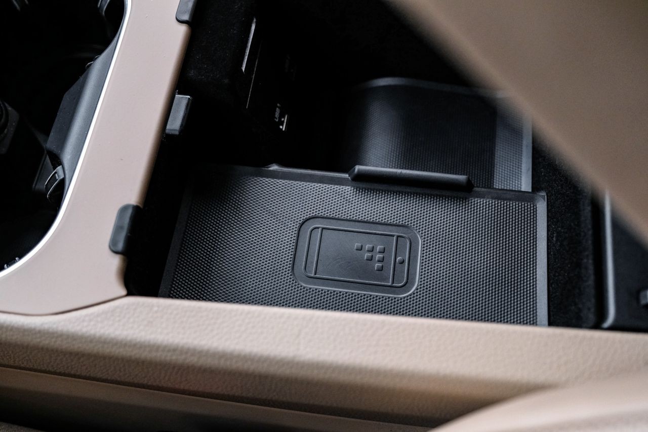 Porsche Cayenne Vehicle Main Gallery Image 31