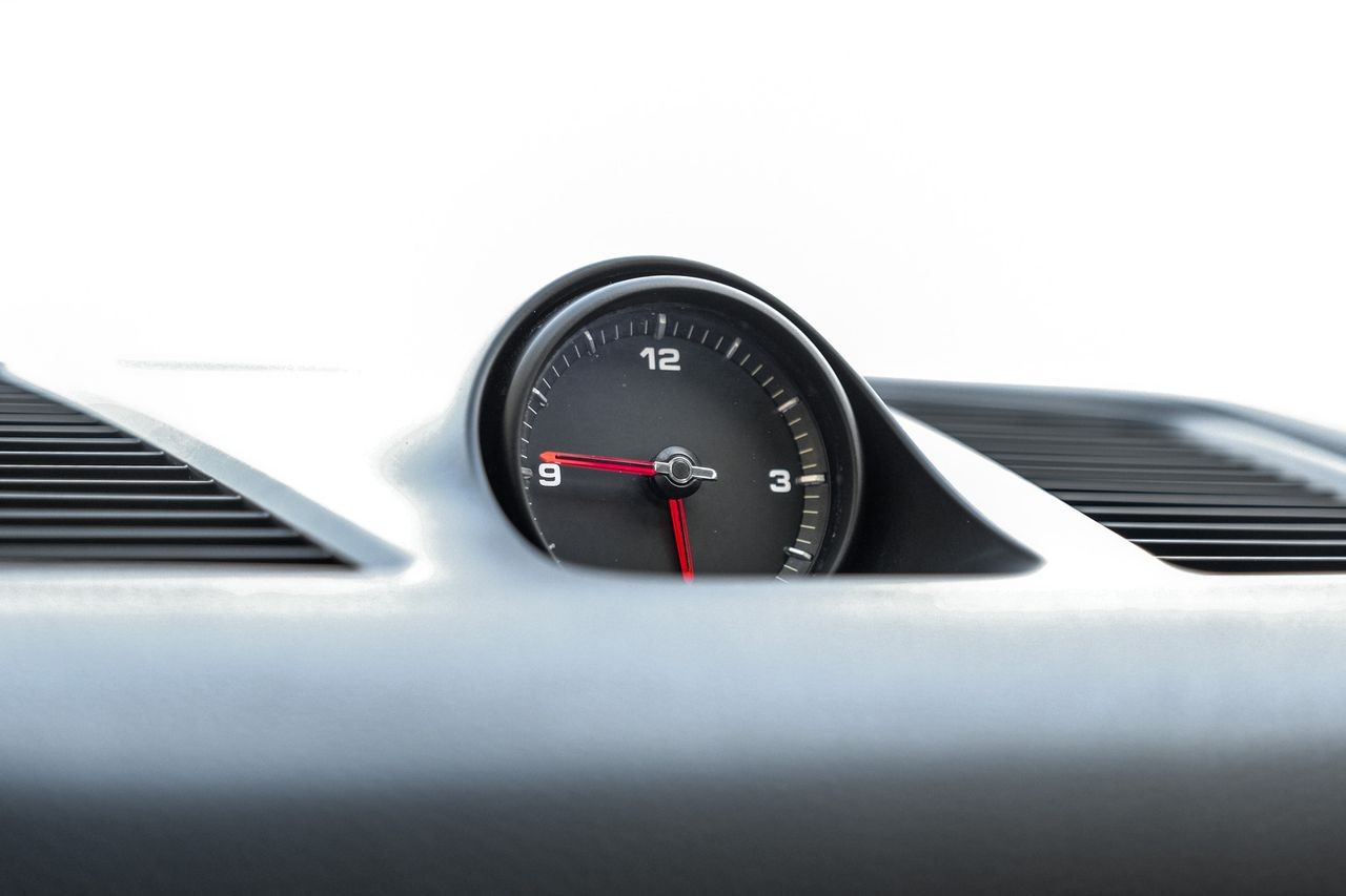 Porsche Cayenne Vehicle Main Gallery Image 32