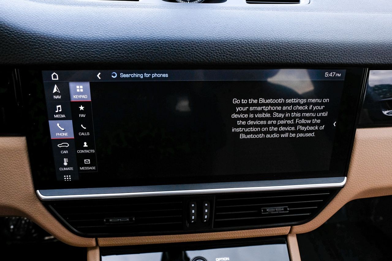 Porsche Cayenne Vehicle Main Gallery Image 35