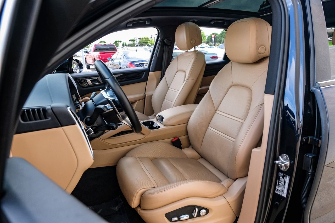 Porsche Cayenne Vehicle Main Gallery Image 38