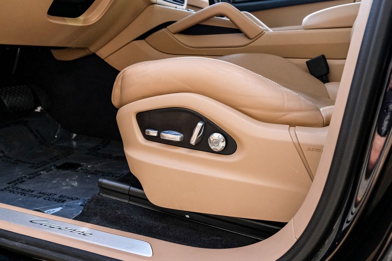 Porsche Cayenne Vehicle Main Gallery Image 39