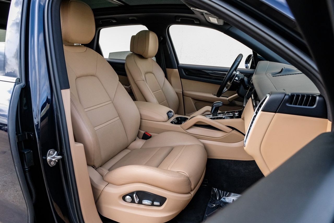Porsche Cayenne Vehicle Main Gallery Image 41