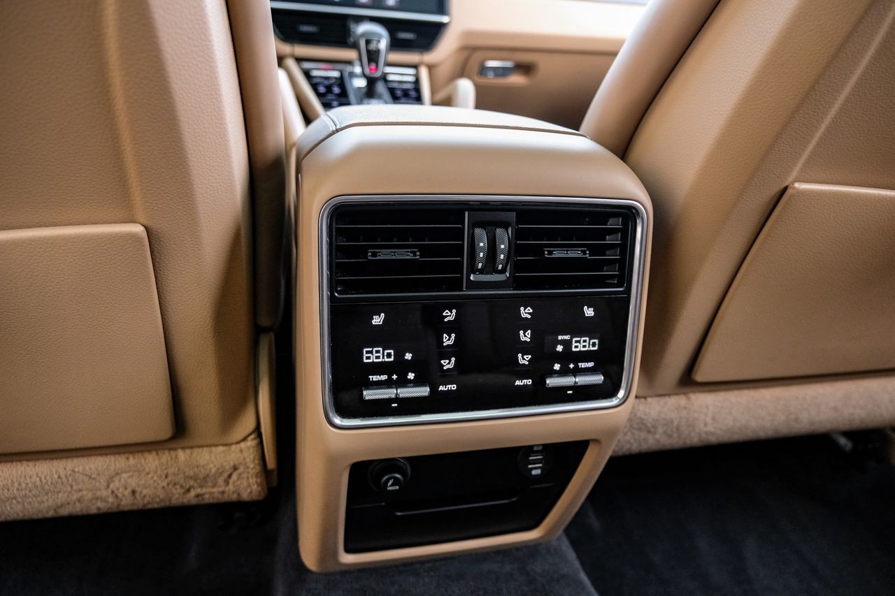 Porsche Cayenne Vehicle Main Gallery Image 44