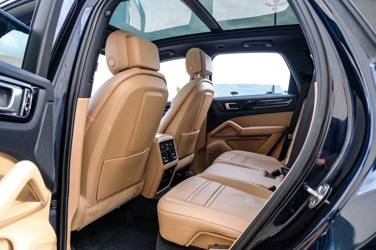 Porsche Cayenne Vehicle Main Gallery Image 45