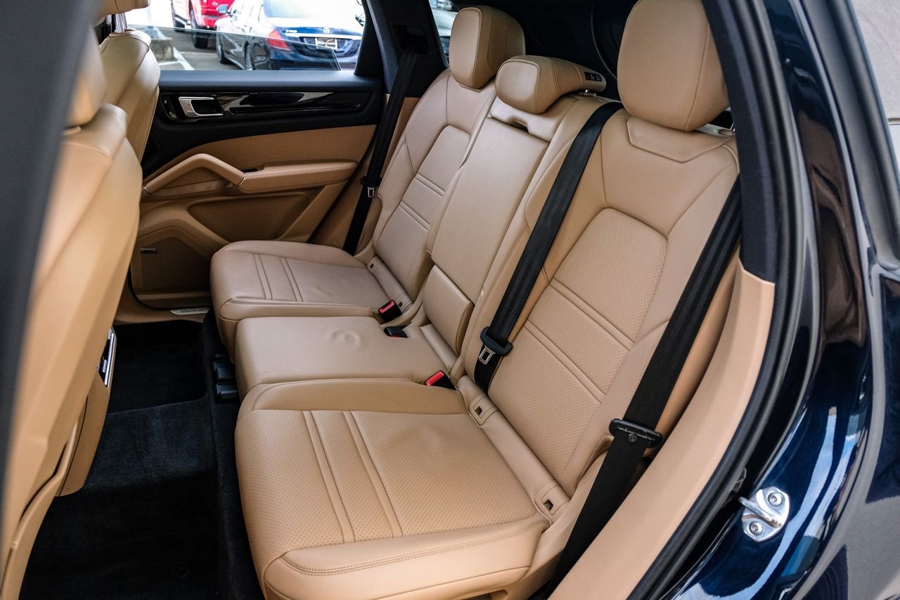 Porsche Cayenne Vehicle Main Gallery Image 46