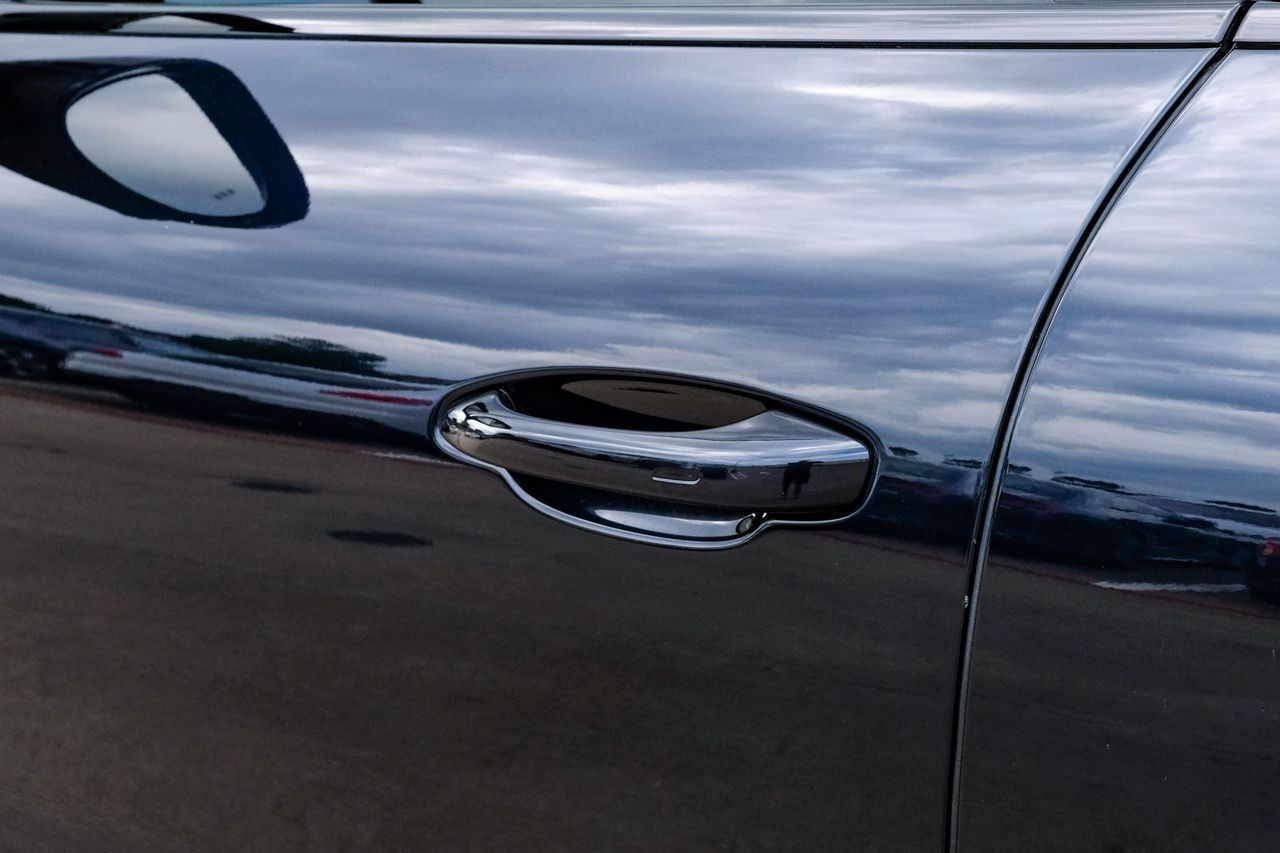 Porsche Cayenne Vehicle Main Gallery Image 47