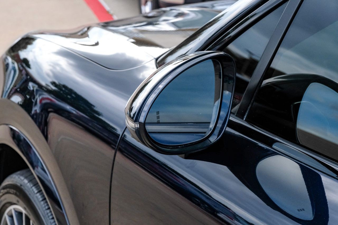 Porsche Cayenne Vehicle Main Gallery Image 48