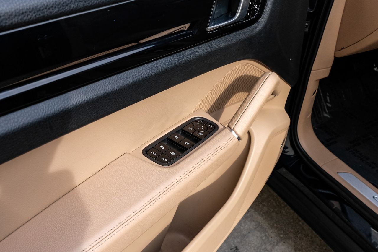 Porsche Cayenne Vehicle Main Gallery Image 50