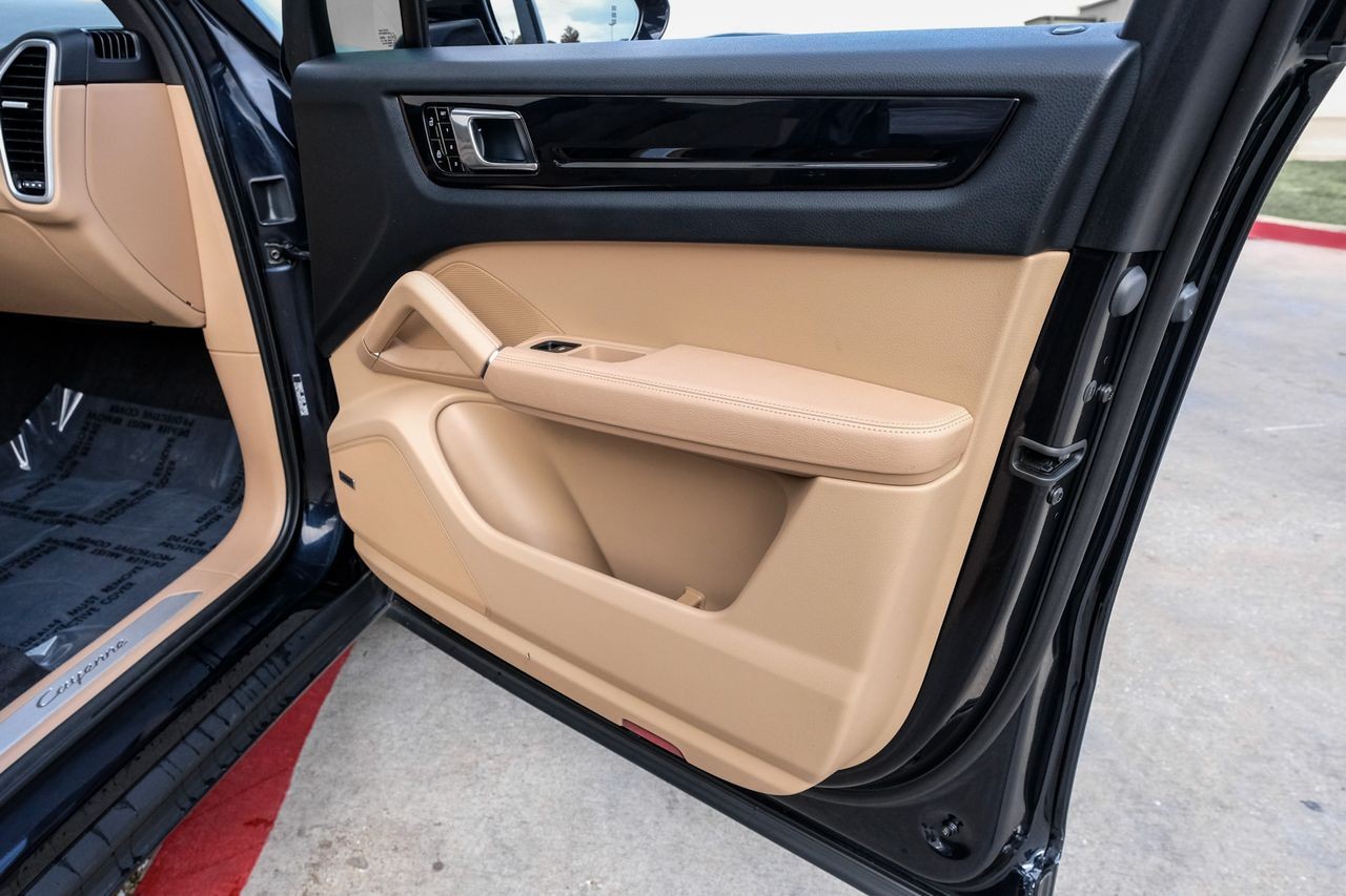 Porsche Cayenne Vehicle Main Gallery Image 51