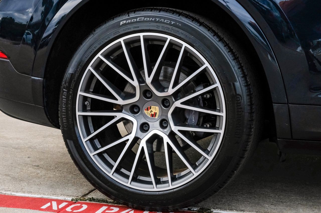 Porsche Cayenne Vehicle Main Gallery Image 60