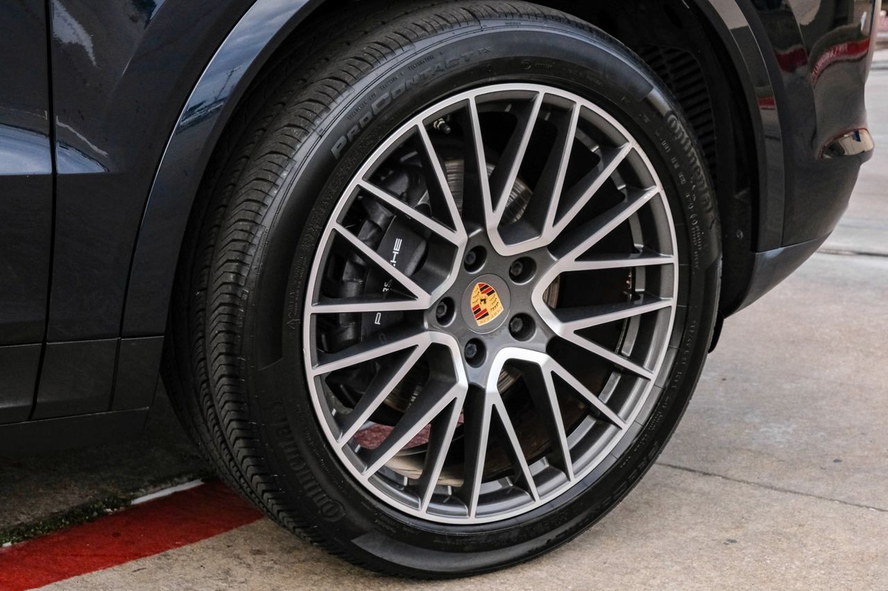 Porsche Cayenne Vehicle Main Gallery Image 61