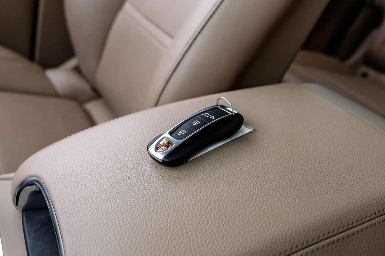 Porsche Cayenne Vehicle Main Gallery Image 64