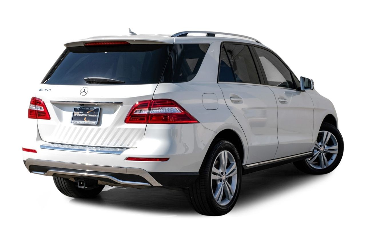 Mercedes-Benz M-Class Vehicle Main Gallery Image 09