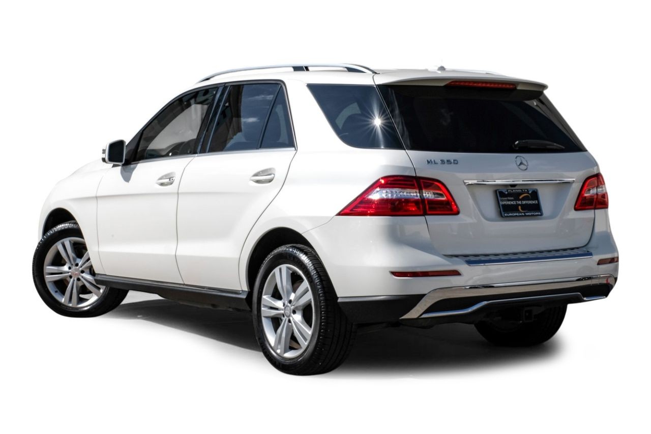 Mercedes-Benz M-Class Vehicle Main Gallery Image 11