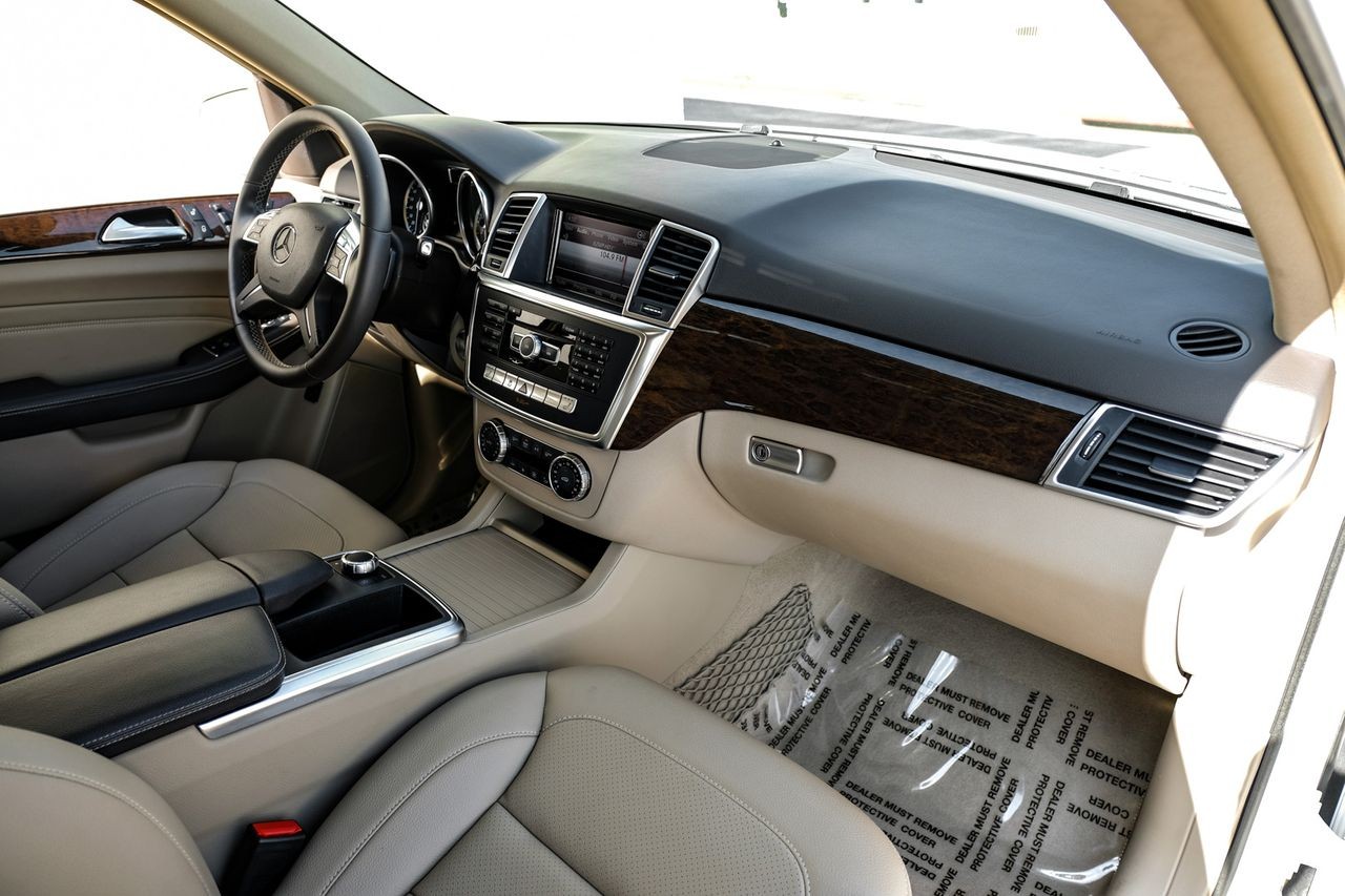 Mercedes-Benz M-Class Vehicle Main Gallery Image 13