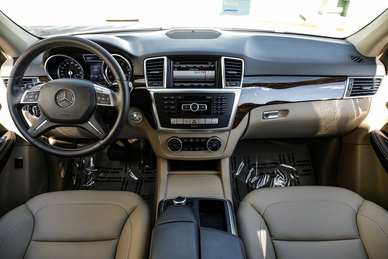 Mercedes-Benz M-Class Vehicle Main Gallery Image 15