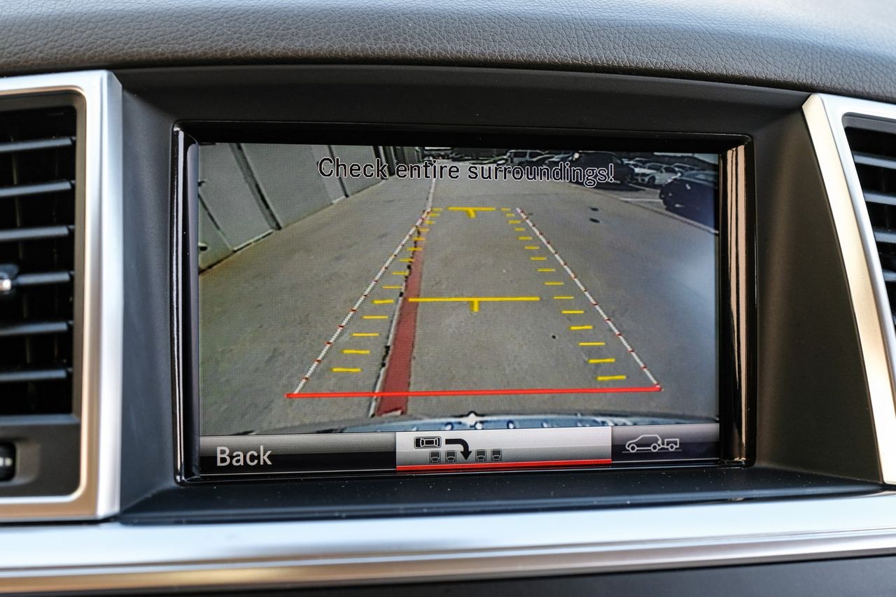 Mercedes-Benz M-Class Vehicle Main Gallery Image 21