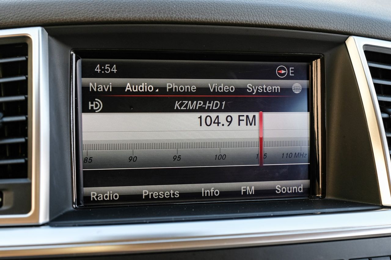 Mercedes-Benz M-Class Vehicle Main Gallery Image 24