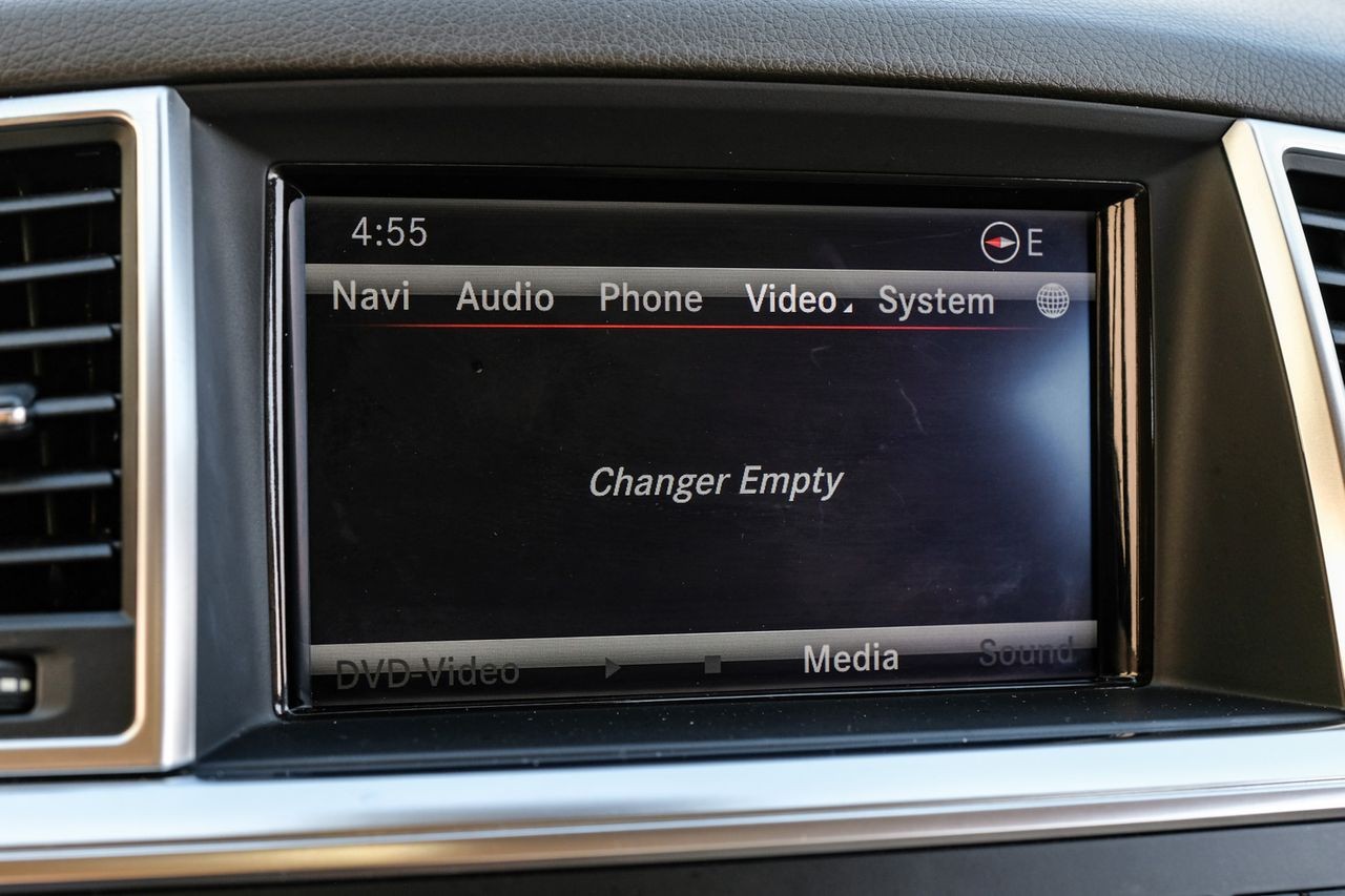 Mercedes-Benz M-Class Vehicle Main Gallery Image 26