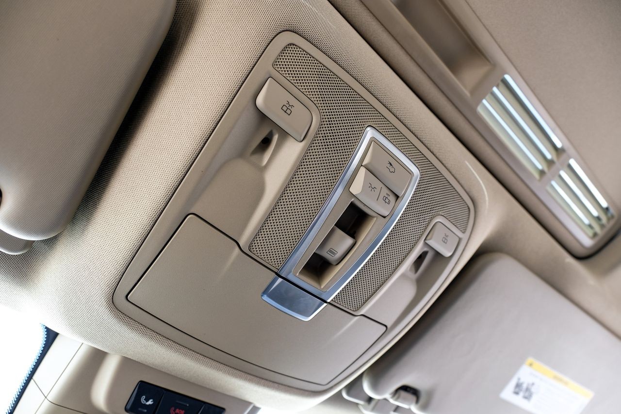 Mercedes-Benz M-Class Vehicle Main Gallery Image 27