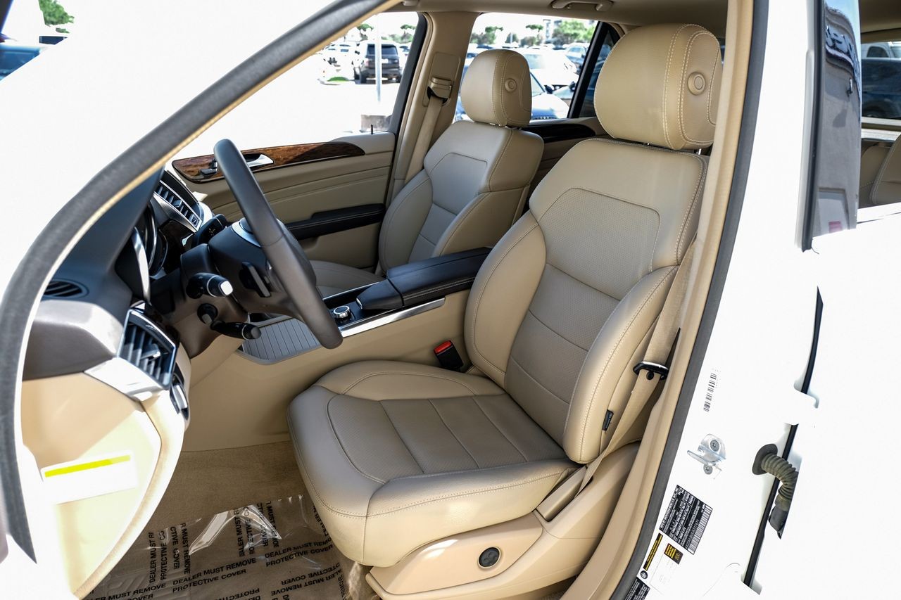 Mercedes-Benz M-Class Vehicle Main Gallery Image 30